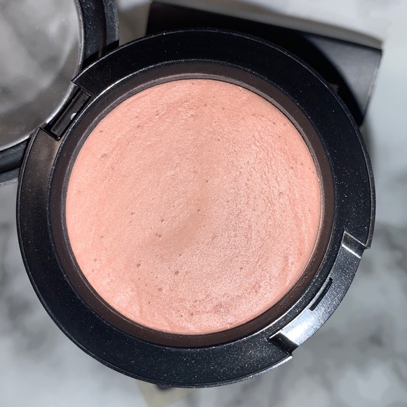 BARENESS MAC Extra Dimension Blush - Picture 4 of 14